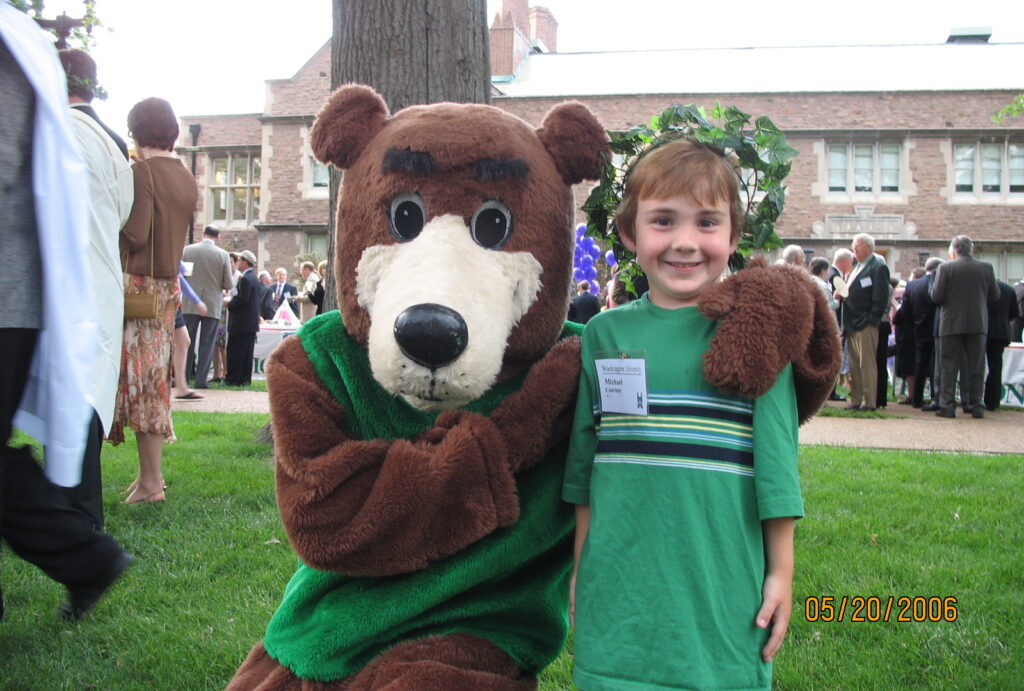 Michael poses with the WashU Bear at the 2006 WashU Reunion.